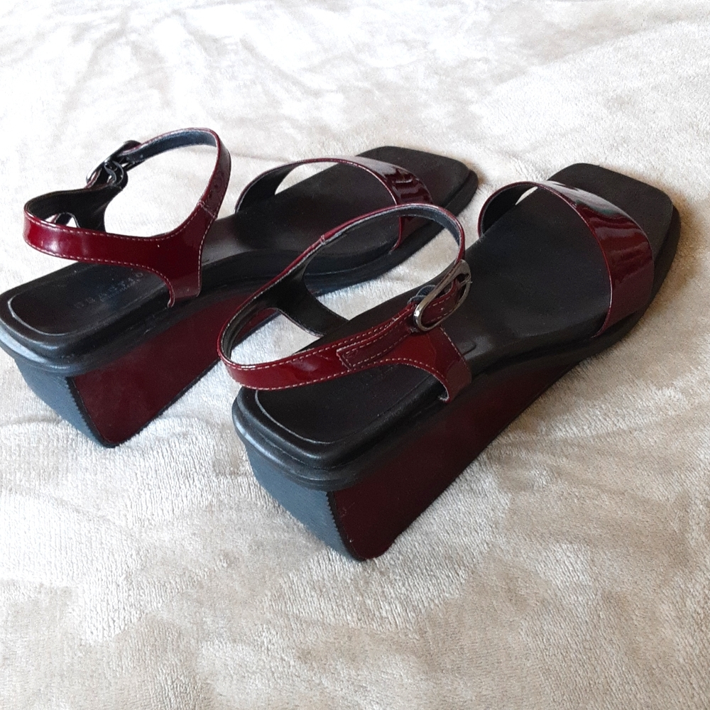 Reaction by Kenneth Cole Vintage Square Toe Wedge Sandals 90s 9.5  Maroon Patent